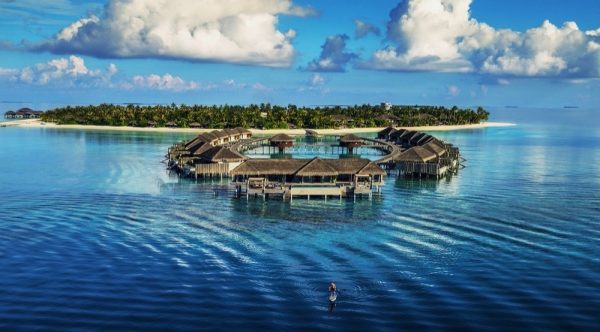 جزيرة فيلا الخاصة حيث تتلاقى مفاهيم الاستدامة مع الفخامة